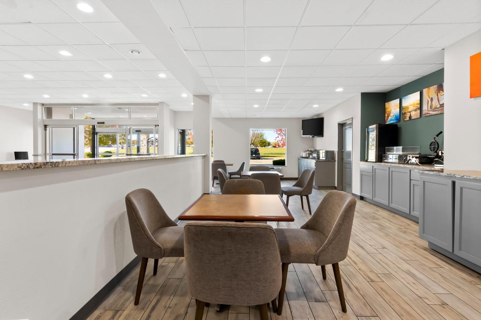Comfort Inn & Suites Елк-Сіті Екстер'єр фото